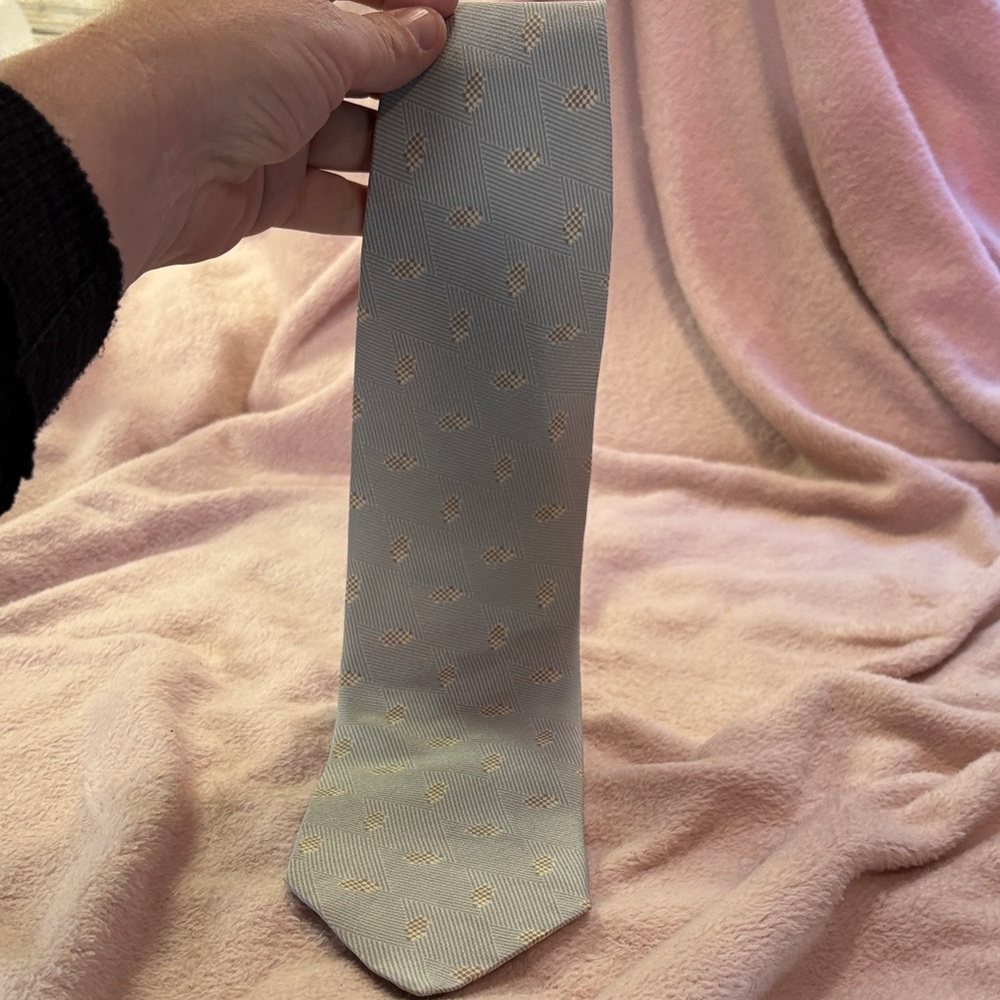 Giorgio Armani SILKLight Gray Tie with Subtle Pattern